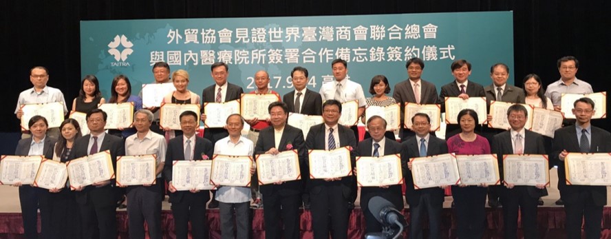 《采新整形》獲得《衛福部》醫療服務國際化認證，辦理國際醫療簽證全台僅 12 家專科診所；與世界台灣商會聯合總會簽署合作備忘錄僅 5 家專科診所
